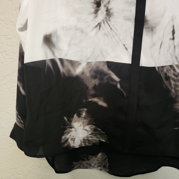 VERA WANG Simply Vera Petite Medium Floral Blouse Minamilist Bloom Color Block - Picture 3 of 10